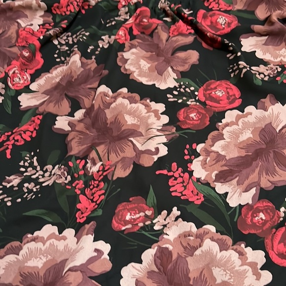 Torrid 3X black floral ruffled shirt sleeve blouse with tiny pleats. - Picture 8 of 9